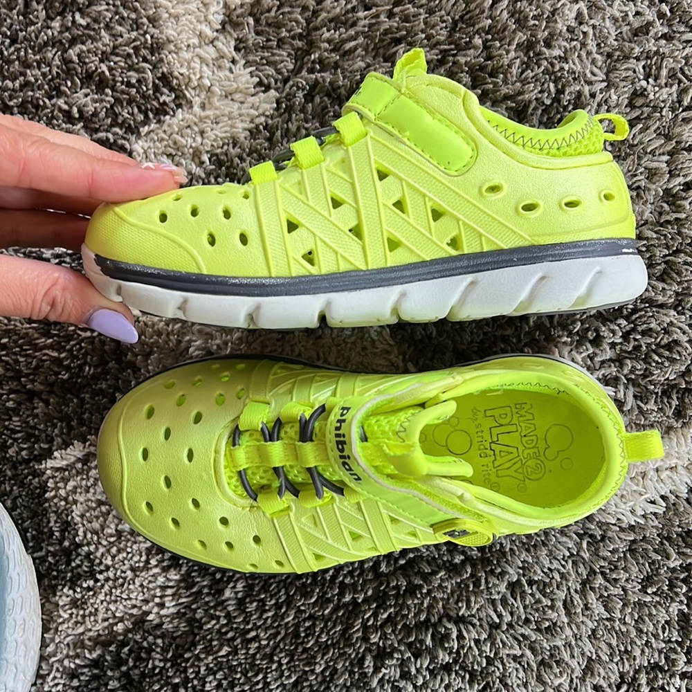made to play stride rite phibian water shoes